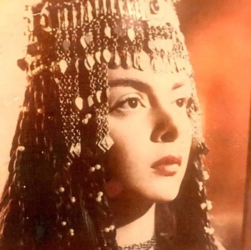 افسانه بایگان (زاده ۱۳۴۰ در تهران) هنرپیشه ایرانی است، افسانه بایگان حضور جلوی دوربین را از سال ۱۳۵۱ با فیلم کوتاه «بوق» کاری از «علی علیزاده» تجربه کرد. فعالیت حرفه‌ای خود را با مجموعه تلویزیونی «سربداران» به کارگردانی «محمدعلی نجفی» و همچنین بازی در سینما را از سال ۱۳۶۴ با فیلم «گمشده» به کارگردانی «مهدی صباغ زاده» آغاز کرد.  فضل‌الله بایگان کارگردان سینما و تئاتر عموی اوست.