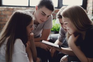 مقابله با نوجوانان و مدیریت رفتارهای عجیب