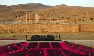 برگزاری کنسرت نمایش سی‌صد در تخت جمشید به کجا رسید؟