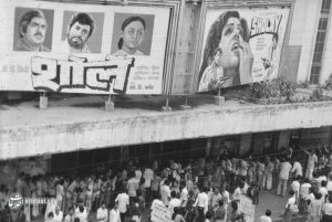 هجوم مردم تهران برای تماشای شعله جبارسینگ و رقص بستنی! +عکس