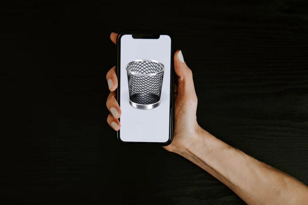 آشنایی با سطل اشغال آیفون و آموزش نحوه بازیابی فایلهای حذفشده آشنایی با سطل اشغال آیفون و آموزش نحوه بازیابی فایلهای حذفشده