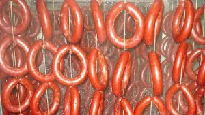 انتشار فهرست جدید محصولات غذایی خطرناک و تقلبی؛ گوشت خر در سوسیس!