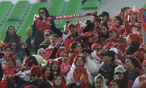 ۲ تماشاگر زن مسابقه پرسپولیس و تراکتور بازداشت شدند 