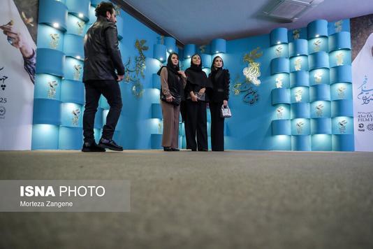 (تصاویر) جشنواره فجر در نیمه راه؛ نشستهای داغ و فیلمهای بحثبرانگیز در روز هفتم (تصاویر) جشنواره فجر در نیمه راه؛ نشستهای داغ و فیلمهای بحثبرانگیز در روز هفتم