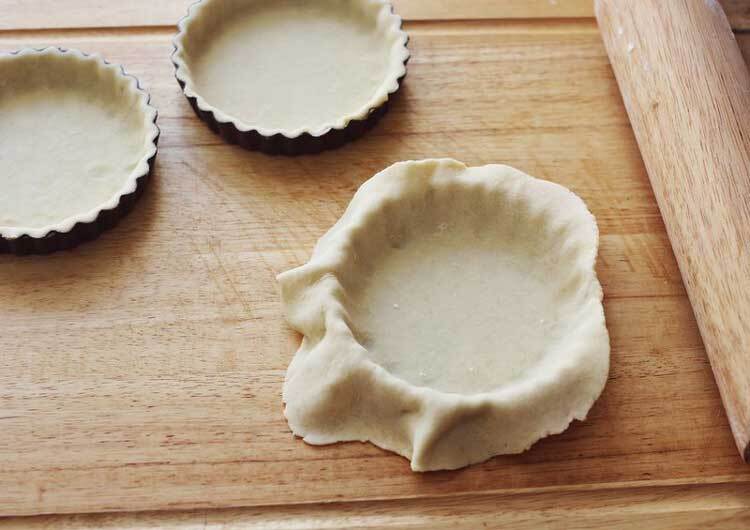 طرز تهیه تارت کرمدار؛ شیرینی شیک و مجلسی طرز تهیه تارت کرمدار؛ شیرینی شیک و مجلسی