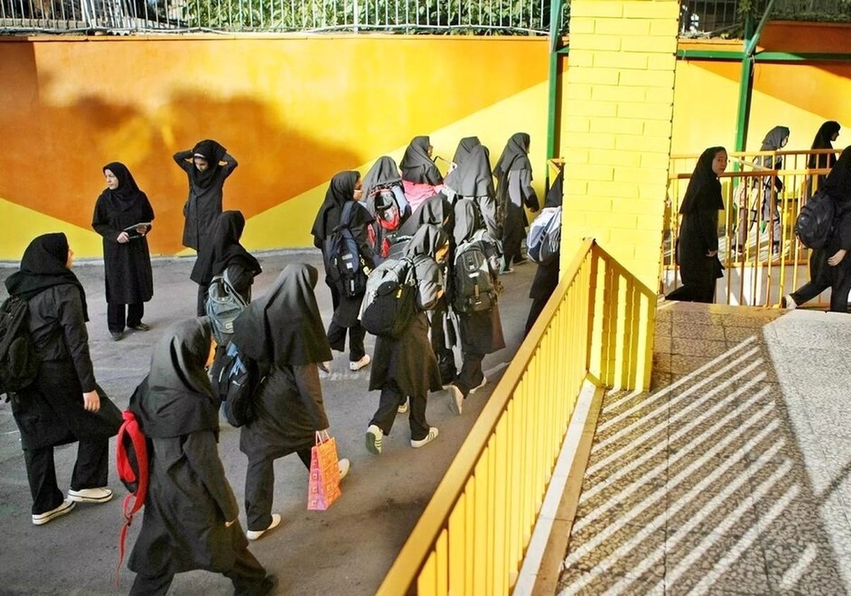 گازگرفتگی بیش از ۵۰ دانش آموز در مدرسه شاهین دژ