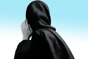 تهدید زن جوان توسط سارق موبایلش؛ مرد مزاحم آشنا از آب درآمد!