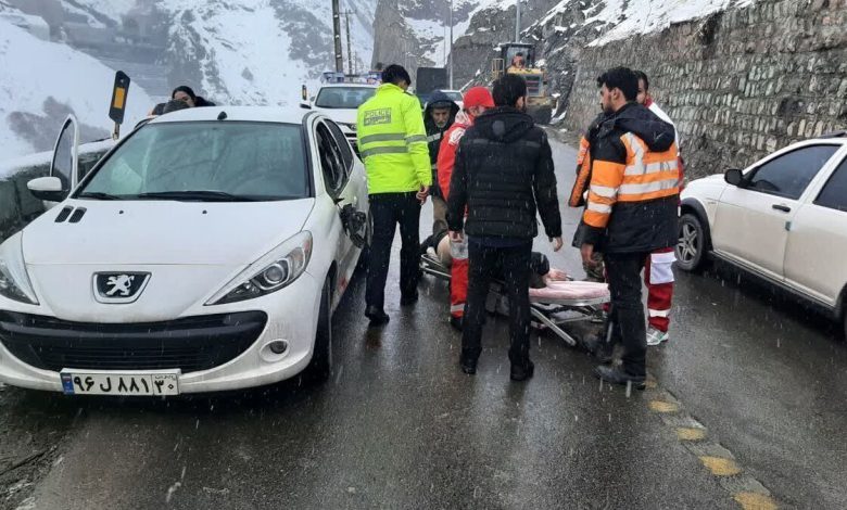 یک کشته در پی ریزش سنگ در جاده چالوس
