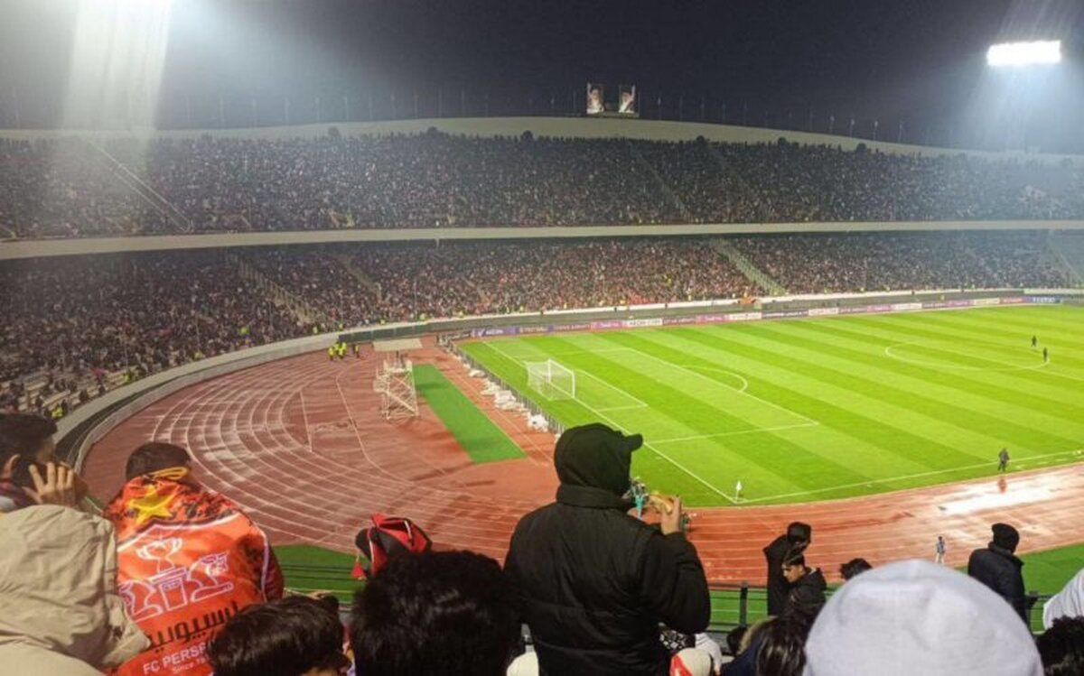 فتح جایگاه النصر توسط پرسپولیسی‌ها