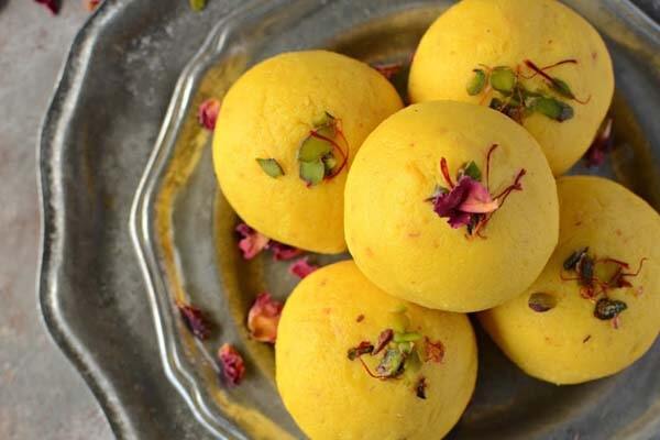 طرز تهیه شیرینی سه آرد زعفرانی؛ شیرینی با بوی نوروز طرز تهیه شیرینی سه آرد زعفرانی؛ شیرینی با بوی نوروز