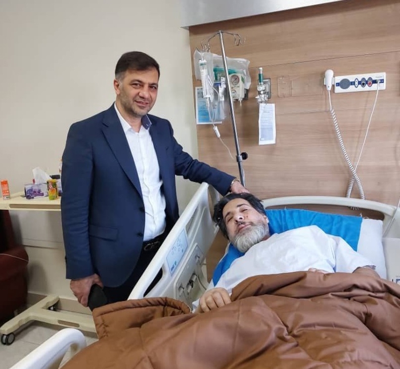 (عکس) مدیرعامل سابق بر بالین اسطوره استقلال (عکس) مدیرعامل سابق بر بالین اسطوره استقلال