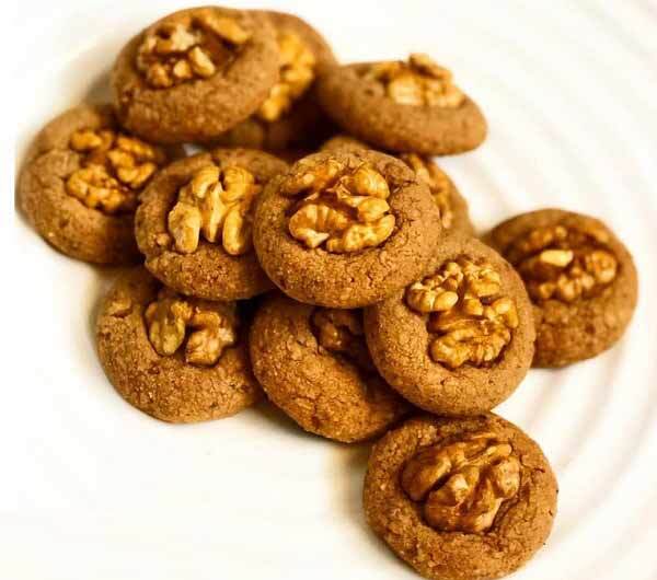 طرز تهیه شیرینی گردویی با شکر قهوهای؛ ویژه عید نوروز طرز تهیه شیرینی گردویی با شکر قهوهای؛ ویژه عید نوروز