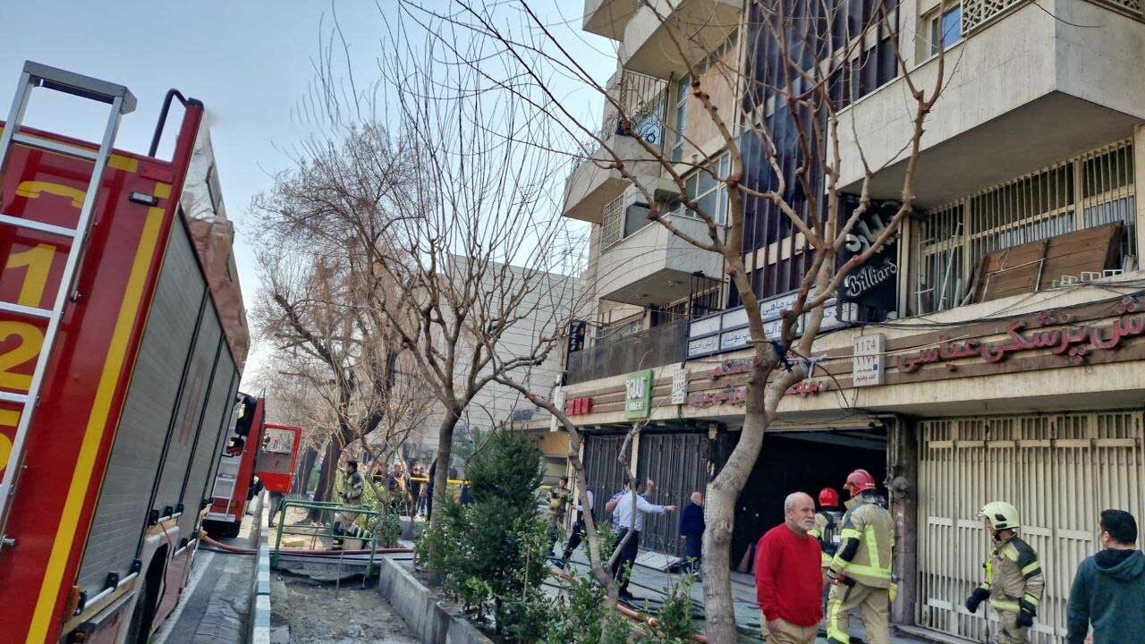 اولین تصاویر از آتش&zwnj;سوزی در خیابان انقلاب