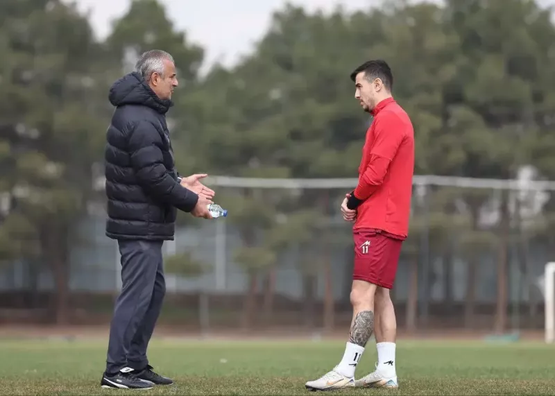 وینگرهای تخصصی پرسپولیس رسیدند؛ تصمیم کارتال چیست؟