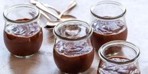 طرز تهیه فرنی شکلاتی؛ فرنی خوشمزه برای افطار