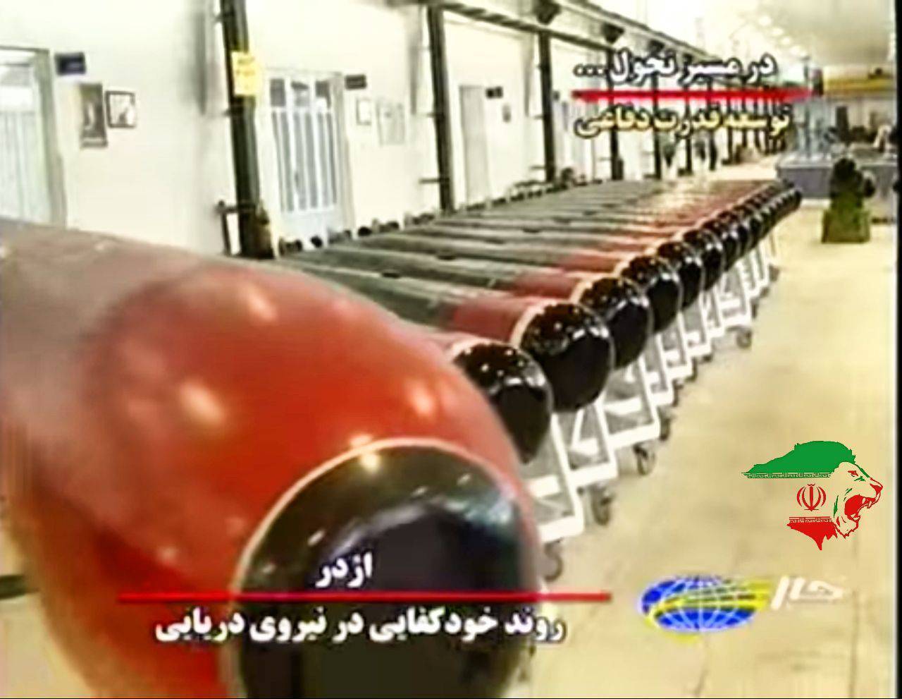 قایق تندرو عجیب سپاه که در لحظه تبدیل به زیردریایی میشود؛ ذوالفقار دوزیست از سطح و زیرسطح در حمله با کشتیهای دشمن قایق تندرو عجیب سپاه که در لحظه تبدیل به زیردریایی میشود؛ ذوالفقار دوزیست از سطح و زیرسطح در حمله با کشتیهای دشمن