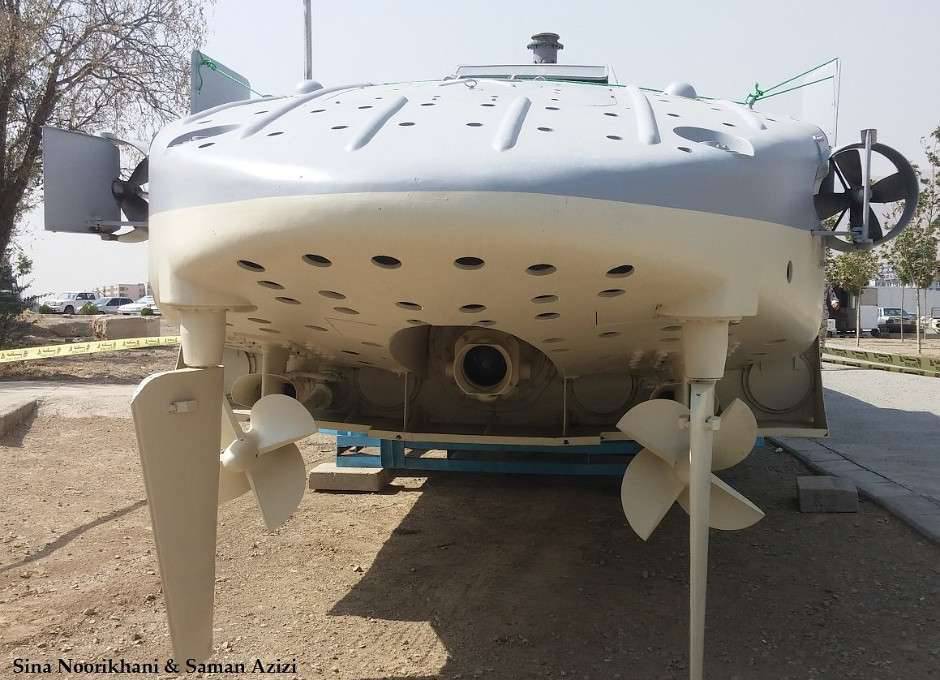 قایق تندرو عجیب سپاه که در لحظه تبدیل به زیردریایی میشود؛ ذوالفقار دوزیست از سطح و زیرسطح در حمله با کشتیهای دشمن قایق تندرو عجیب سپاه که در لحظه تبدیل به زیردریایی میشود؛ ذوالفقار دوزیست از سطح و زیرسطح در حمله با کشتیهای دشمن