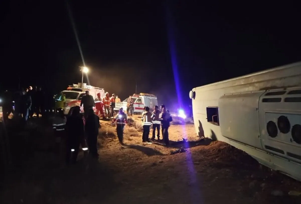 آخرین جزئیات از حادثه واژگونی اتوبوس در کرمان؛ ۸ نفر از جانباختگان زن هستند