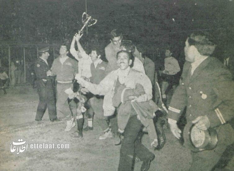 عکس&zwnj;های منتشرنشده از اولین قهرمانی آبی&zwnj;ها در آسیا و ستاره&zwnj;ای که خانه&zwnj;نشین شد