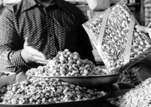 قیمت انواع آجیل در بازار ۶۰ سال قبل تهران!