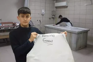 نهاد؛جوان 21 ساله ای که شغل غسالی را برگزید!