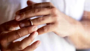 درخواست طلاق از شوهری که آداب معاشرت را رعایت نمیکند