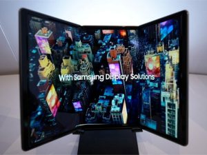 سامسونگ احتمالاً اولین گوشی تاشو با دو لولای خود را همراه گلکسی زد فولد 7 معرفی میکند