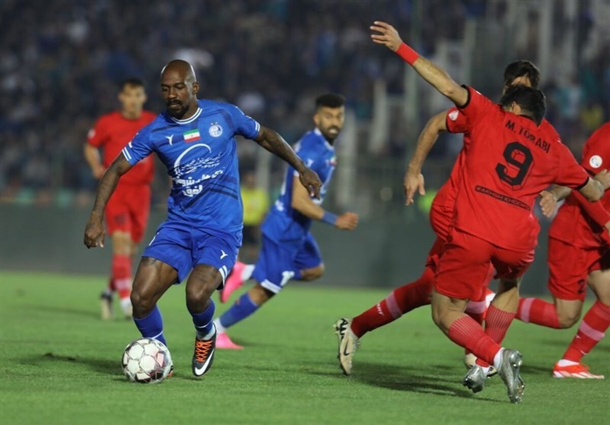 تاخیر در شروع بازی تراکتور-استقلال در یادگار