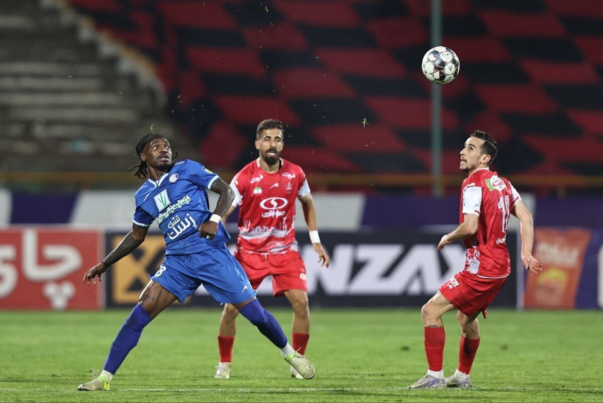 چند دستگی در رختکن پرسپولیس