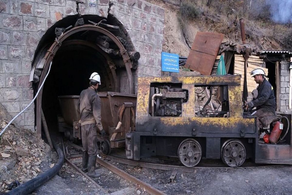 حادثه در معدن دامغان؛ ۶ کارگر گرفتار شدند