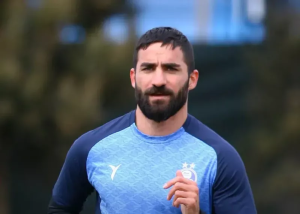 واکنش ستاره مصدوم استقلال به شایعه از دست دادن فصل