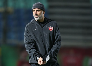 صخره پرسپولیسی در نساجی قبل از بازی با پرسپولیس