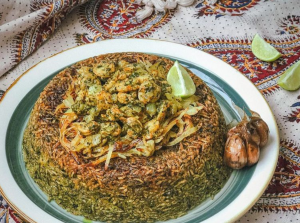 ته‌انداز مرغ با سس پستو؛ پلو مخلوط با طعم ویژه