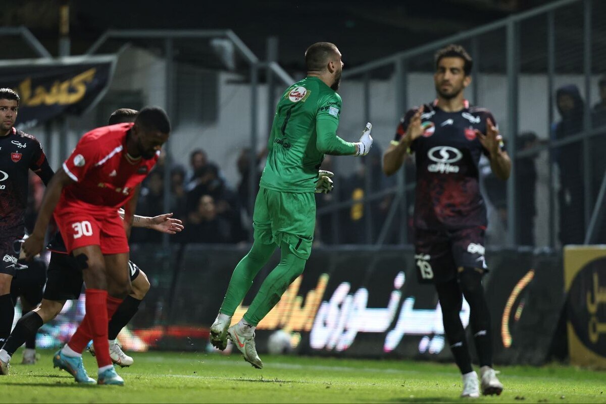 طلسم الجزایری درون دروازه پرسپولیس