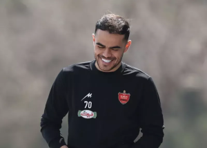 تصاویر؛ هدیه لاکچری ستاره پرسپولیس به معلمش