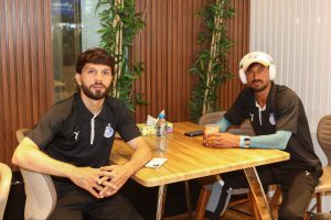 تصاویر؛ اتوبوس استقلالی‌ها در سیرجان سوژه شد