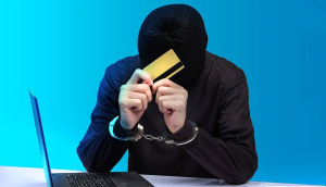 آبمیوه‌ای که به قیمت ۲ میلیارد ریال آب خورد