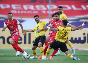 اعتراض سپاهانیها به داوری قبل از پایان بازی با پرسپولیس