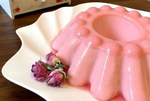 دسر گل سرخ؛ دسر خوشرنگ و خوشمزه بهاری