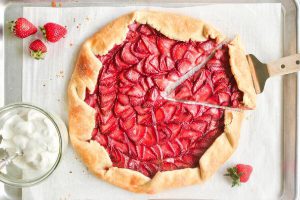 طرز تهیه گلت توت فرنگی؛ دسر خوشمزه بهاری 