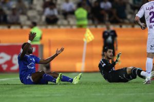 پیشکسوت استقلال از خجالت بازیکنان در آمد