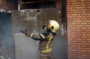 آتش سوزی مهیب در کارگاه مواد اشتعال‌زا در چهاردانگه