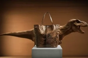 ورود دایناسور به دنیای مد؛ چرم تی رکس به بازار میآید