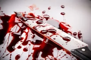 دست مرد بدهکار به خون آلوده شد