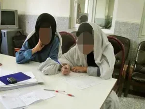دو خواهر پدرشان را گروگان گرفتند