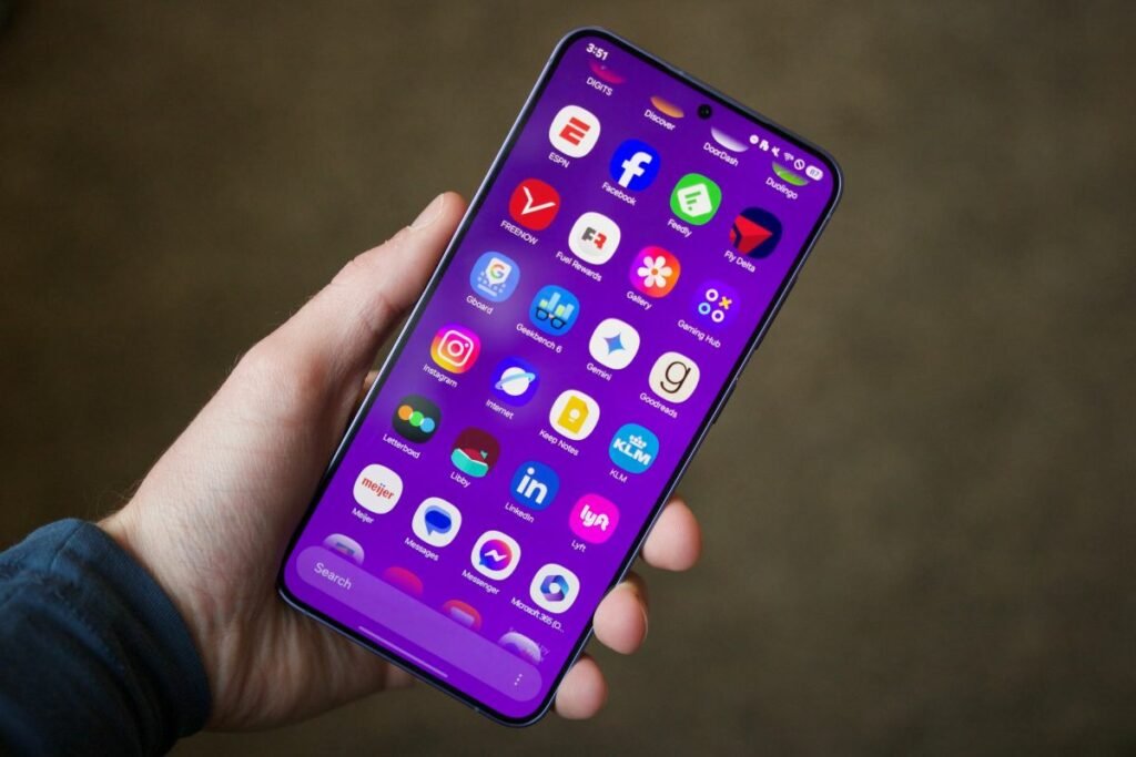 6 تغییر و تنظیمات جدید که پس از نصب One UI 7 باید در گوشی خود اعمال کنید 6 تغییر و تنظیمات جدید که پس از نصب One UI 7 باید در گوشی خود اعمال کنید