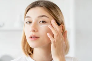 بهترین روتین مراقبت از پوست برای نوجوانان؛ محصولات خطرناک برای این سن را بشناسید