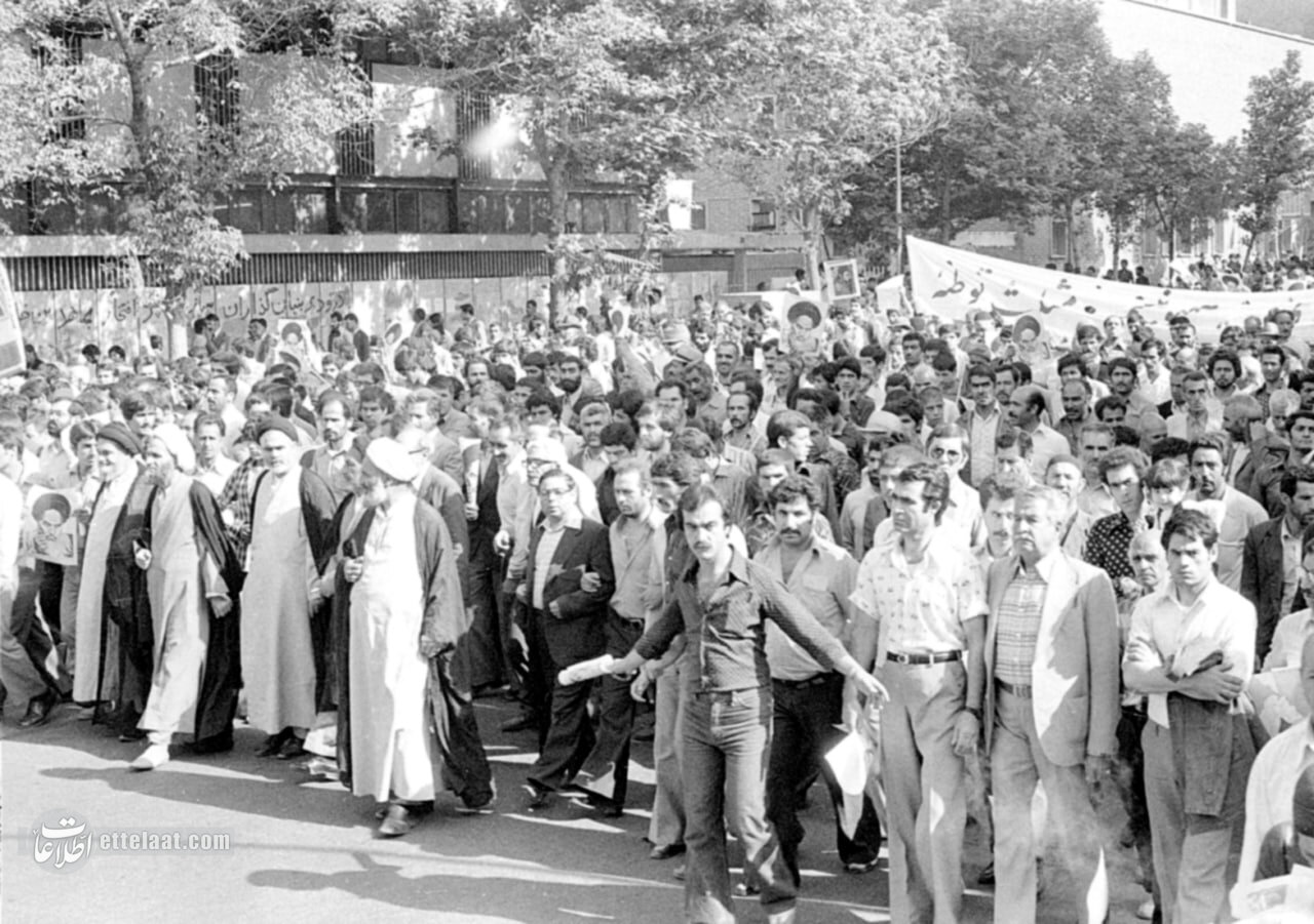 گزارش تصویری اولین سالگرد ۱۵خرداد بعد از انقلاب