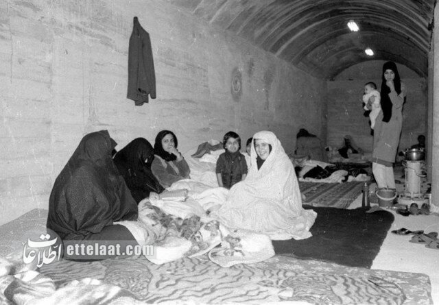 گزارش خواندنی و عکس‌های دیدنی از روزگاری که تهرانی‌ها در پناهگاه‌ زندگی می‌کردند