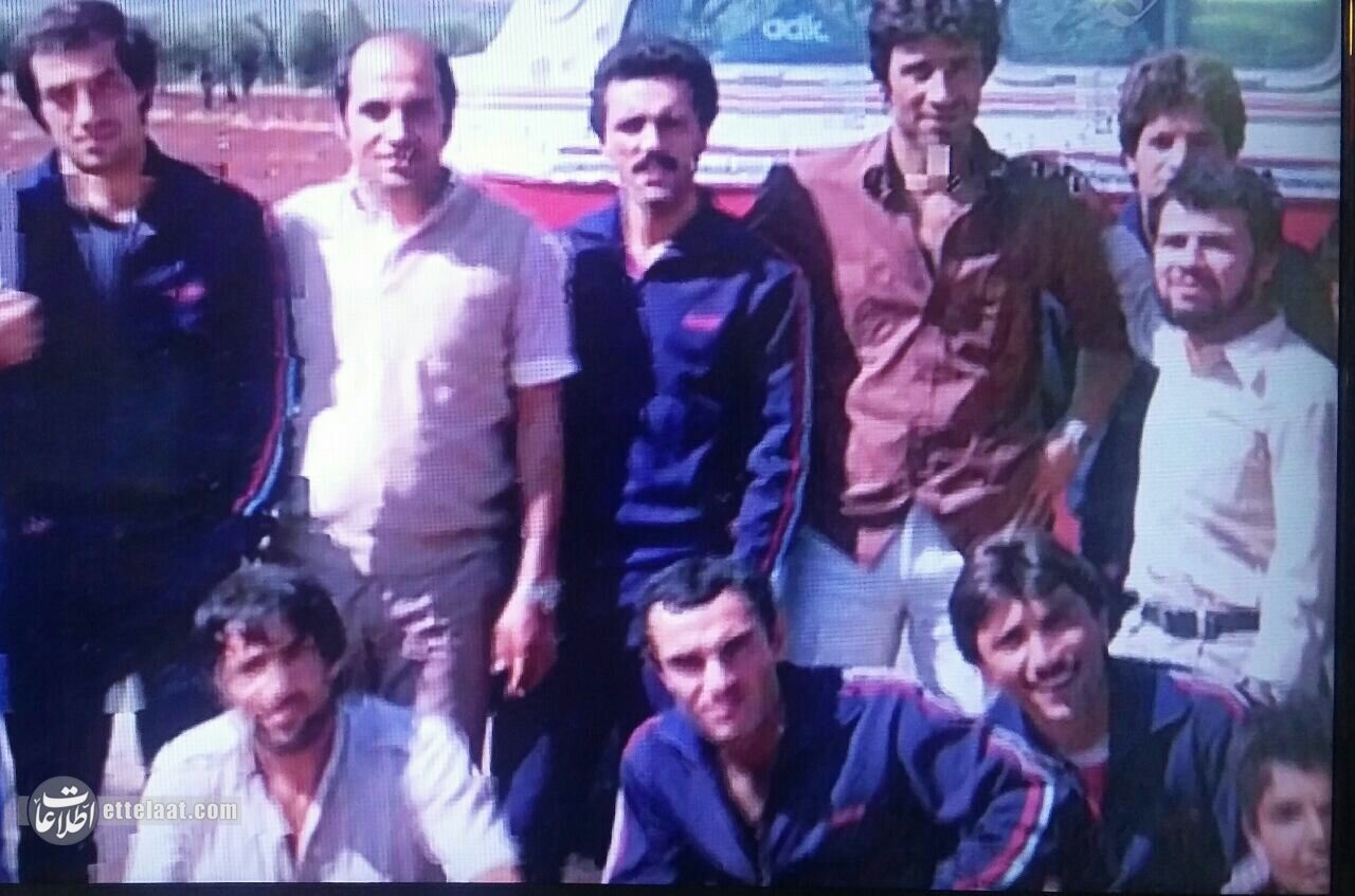 عکس یادگاری تیم ملی در راه بازگشت زمینی به ایران «جنگ تحمیلی» تیم ملی فوتبال را زمینگیر کرد +عکسهای منتشرنشده